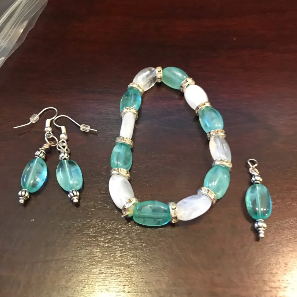 Handcrafted bracelet, earring and pendent set - Image 7