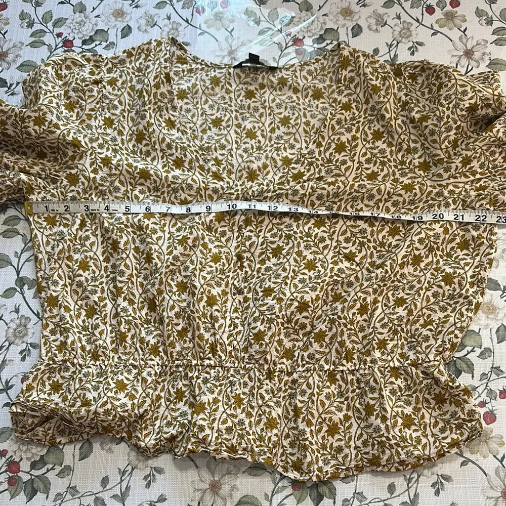 Banana Republic 100% cotton Yellow Floral peplum Blouse size XL - Image 5