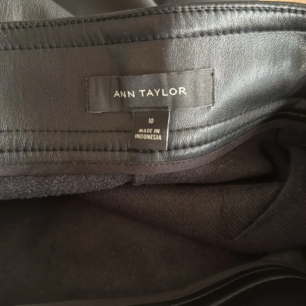 Ann Taylor Women’s Sz 10 Faux Leather Belted Button Front Skirt Black - Image 4