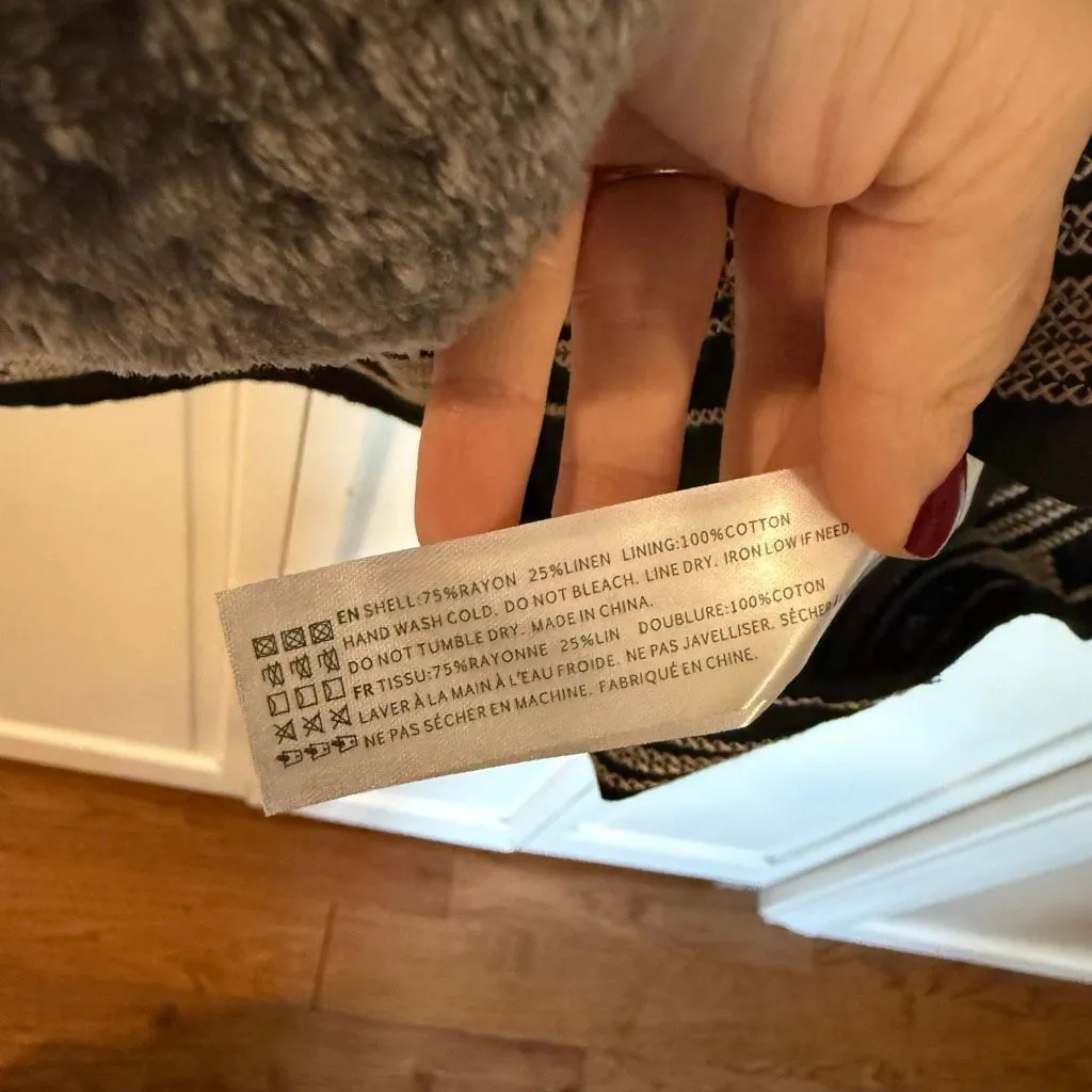 En Saison black embroidered puff sleeve exposed stitching dress large - Image 5