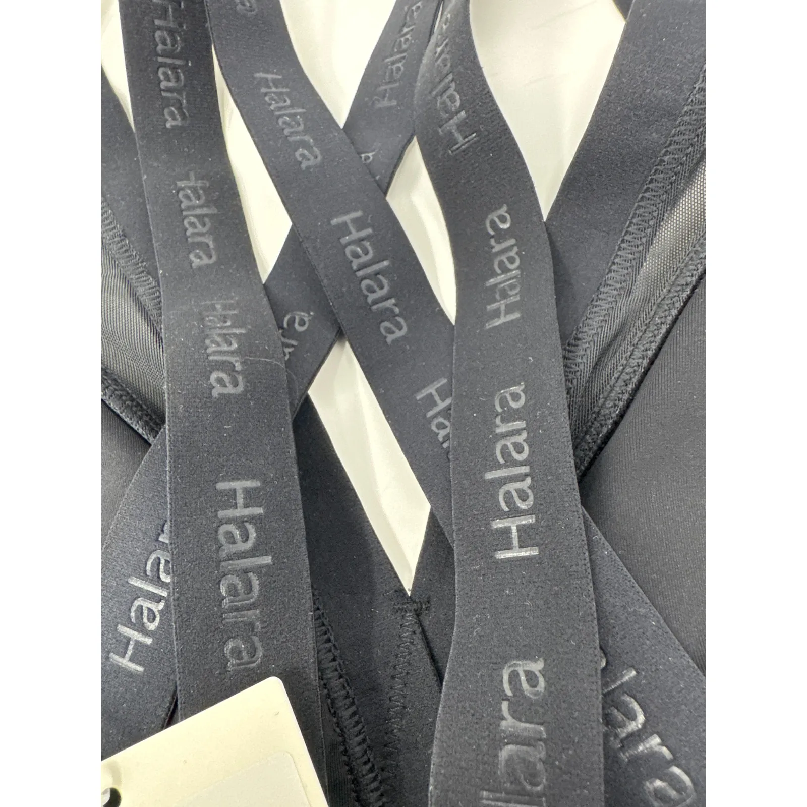 Brand New Halara Women's Size Medium Speed Wave Black Racerback Speed Bra - Image 8