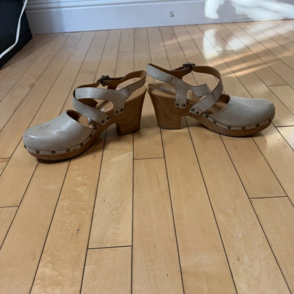 KORKS Abloom Heeled Clogs with Stud Details Size 8 Cream Tan - Image 6