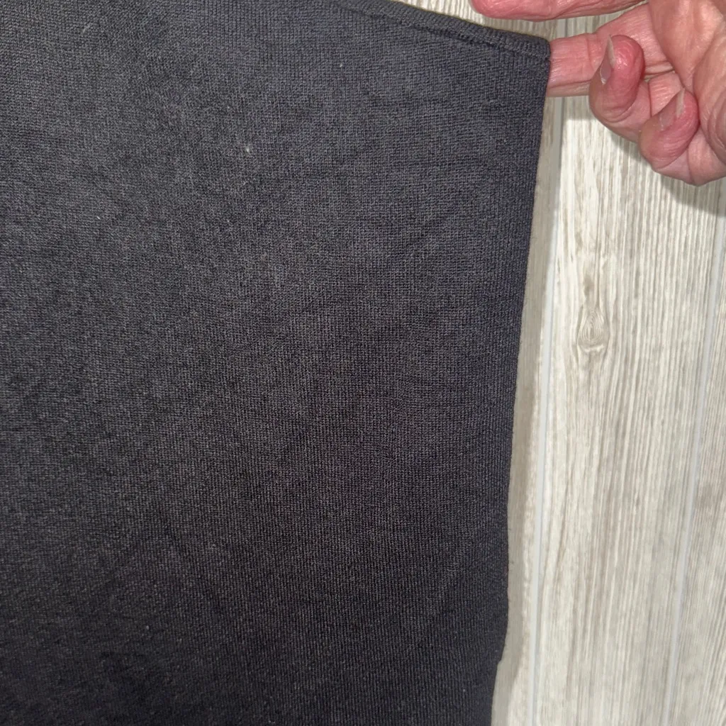 Calvin Klein Women's Black V-Neck Sweater - Image 4