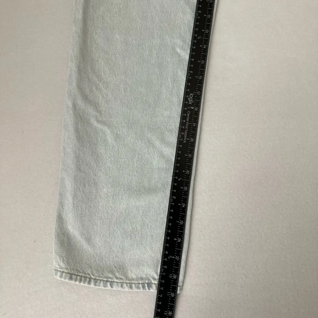 Levi’s Women's Mid Rise Cotton ‘94 Baggy Jeans Light Wash 26x31 - Image 5