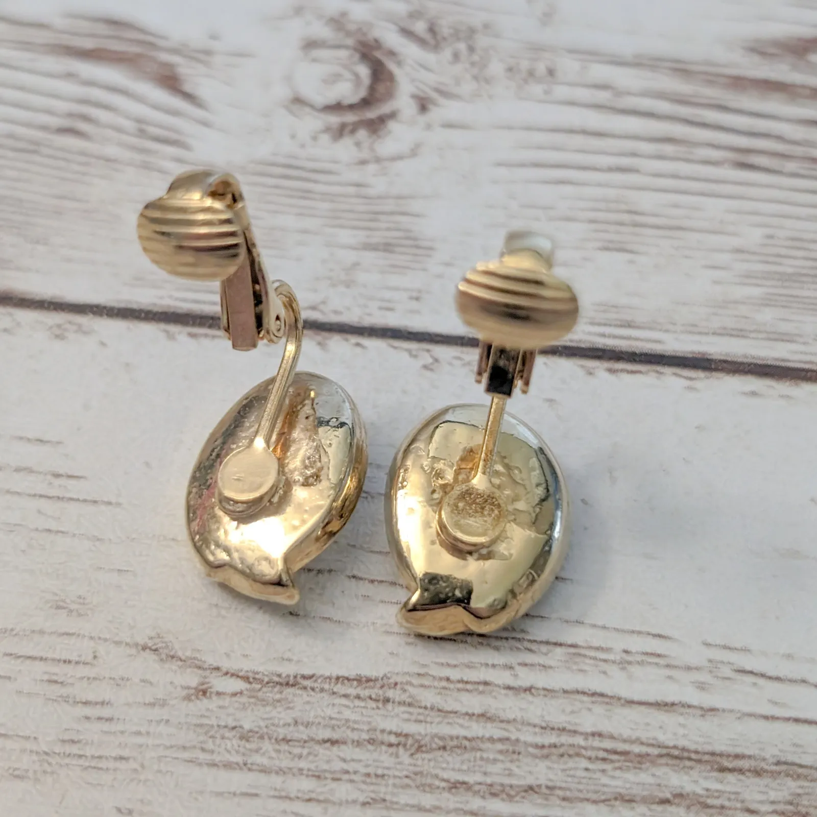 Vintage Clip On Earrings - Image 7