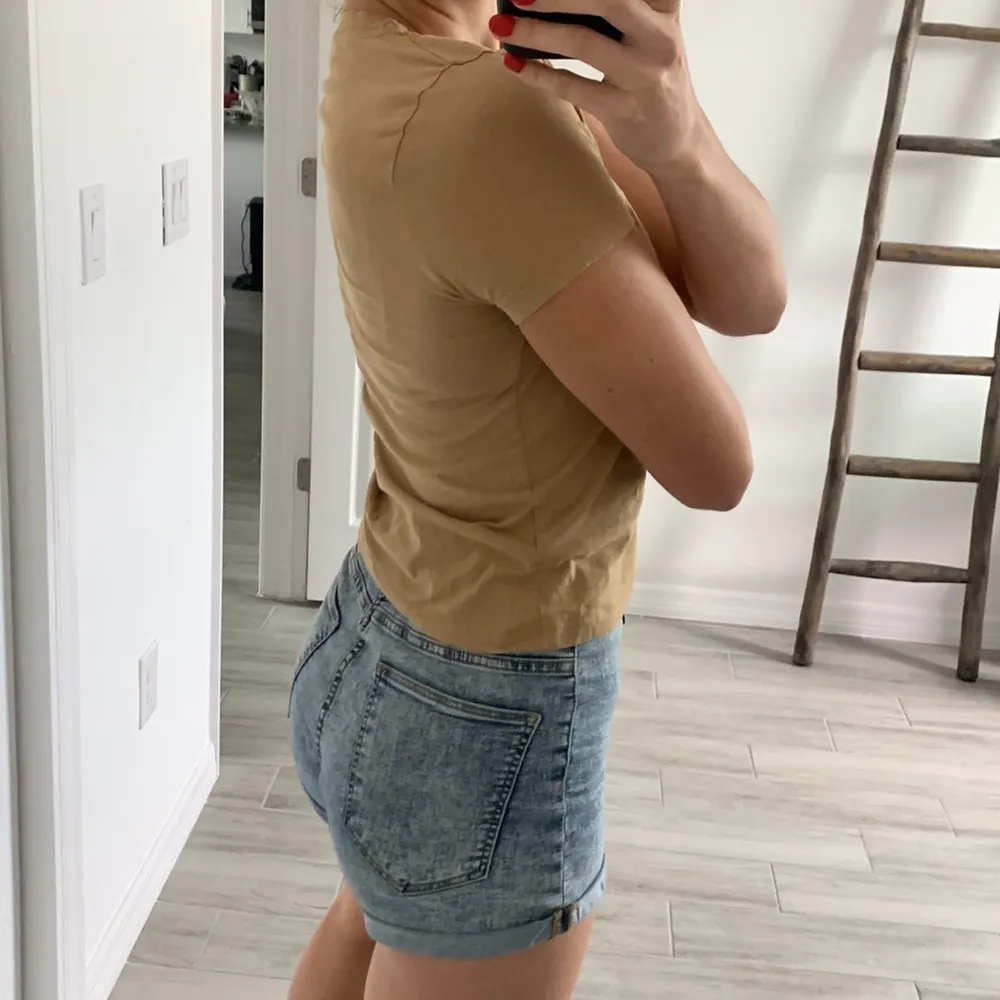 Brown Puppies Pull&Bear Tee / Size XS - Image 3