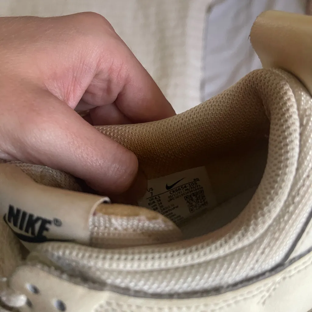 Nike dunk low disrupts coconut milk (women’s size 7) - Image 9