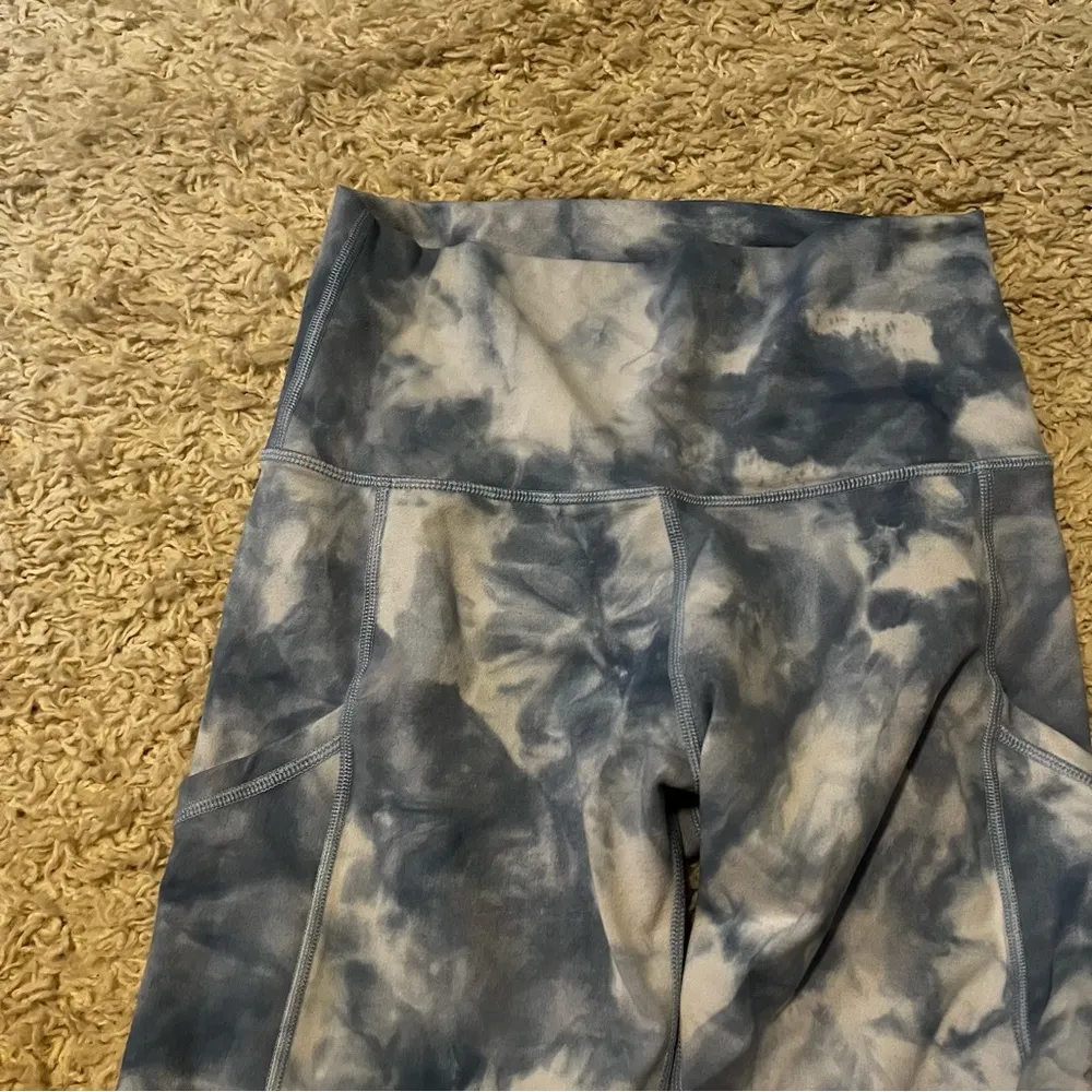 Offline by Aerie The Hugger High Waisted Pocket Legging, Blue Tie Dye, Size m - Image 6