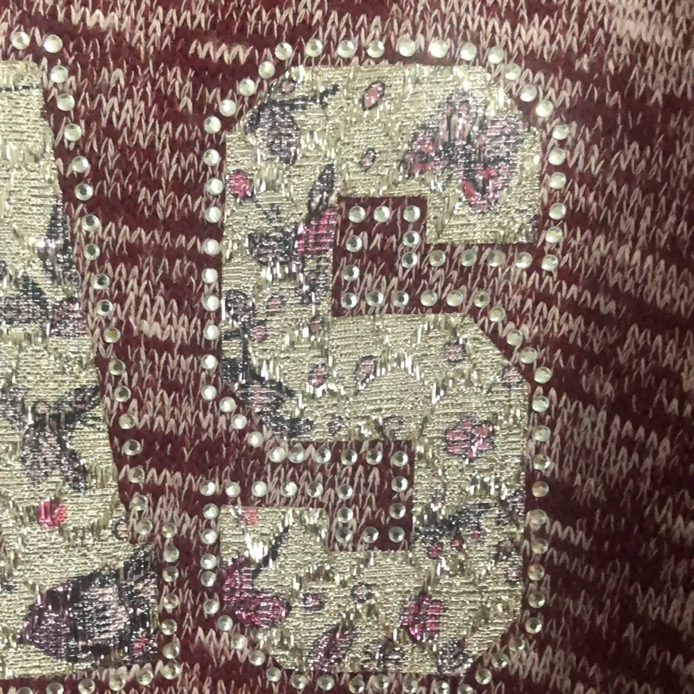 YMF USA Size XL Long Sleeve Cropped Shirt Open Slit Back Bling Vegas Graphic Red - Image 4