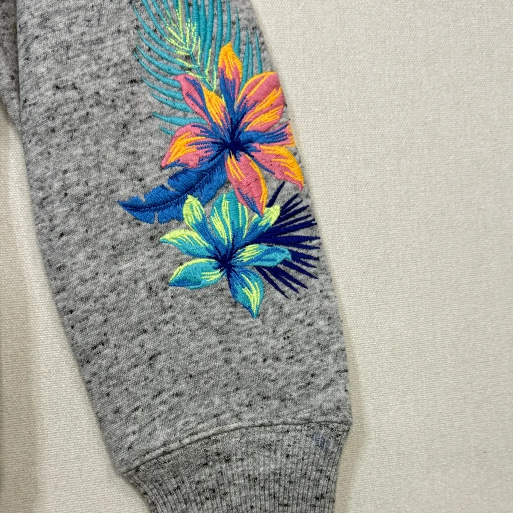 PINK Victoria's Secret Gray Sweater with Colorful Sleeve Design - Image 4