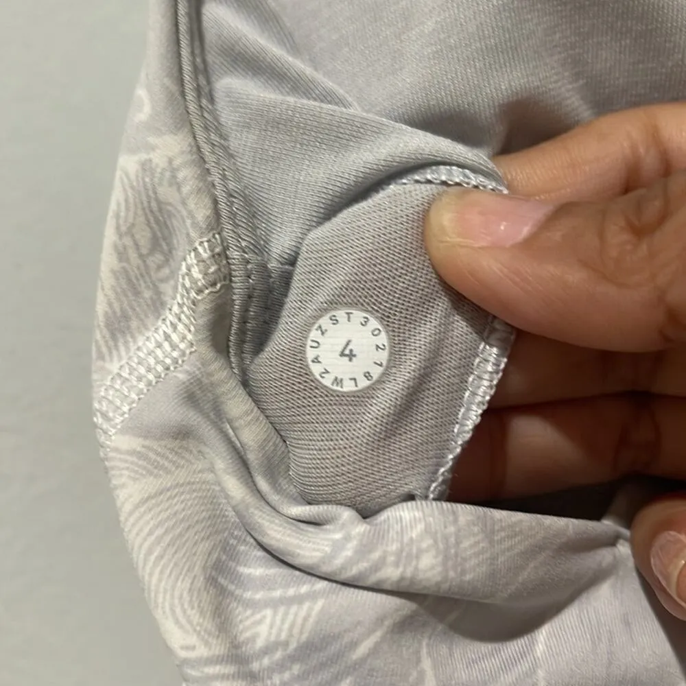 LuLuLemon Energy Luxtreme Sports Bra size 4 Gray and White - Image 4
