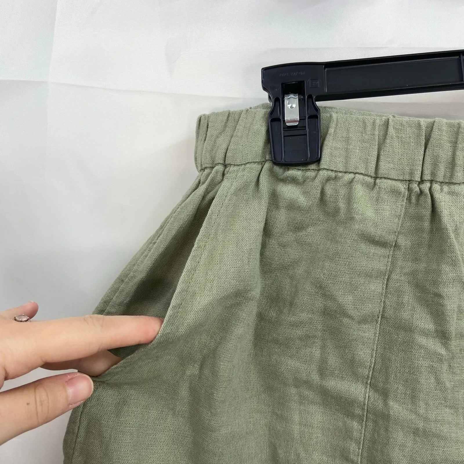 Banana Republic women's green pull on loose relaxed linen‎ blend casual shorts L - Image 2