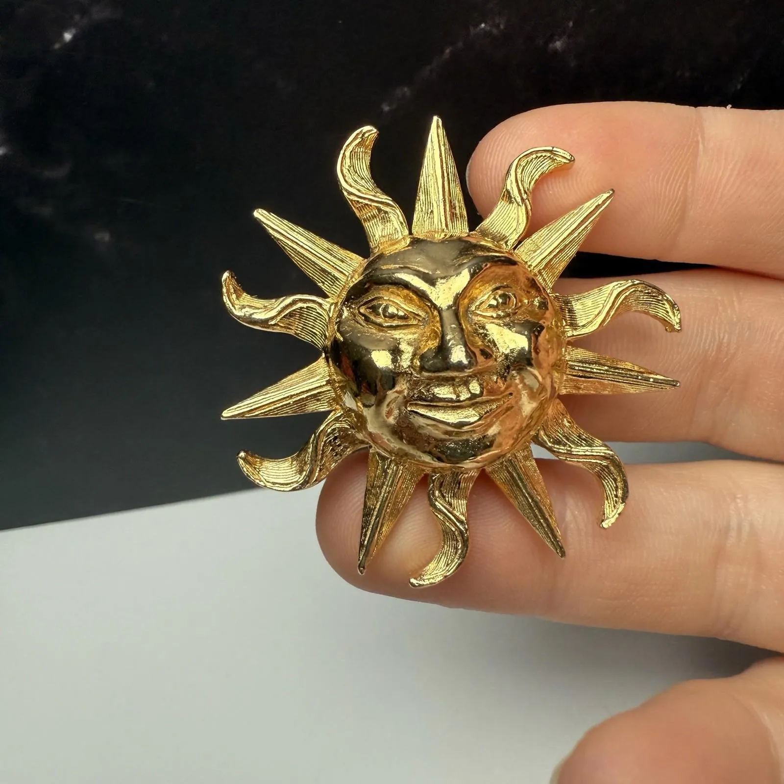 Jeanne Celestial Sun Face Brooch Pin Dual Pendant Gold Tone Signed - Image 4