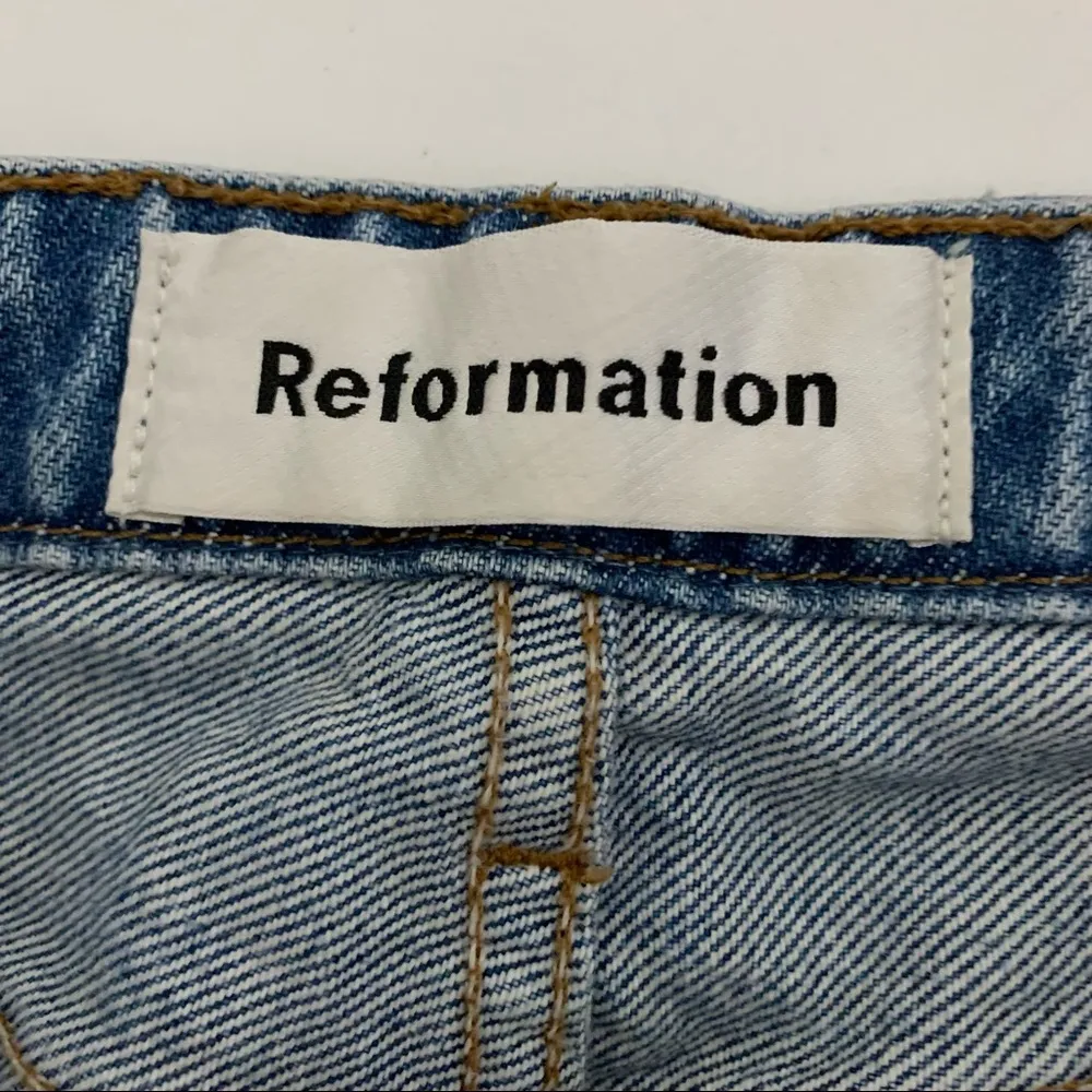 Reformation Cropped Cigarette Distressed in Savu Wash Jeans Size 25 - Image 2
