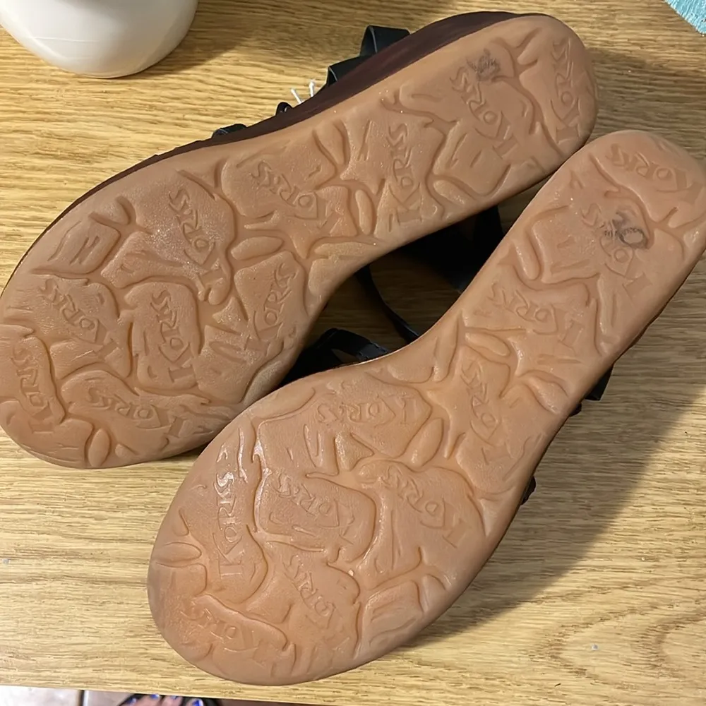 🍾🍾🍾BOGOHO 🍾🍾🍾Korks Brand Black Sandals with Elegant Design - Image 3