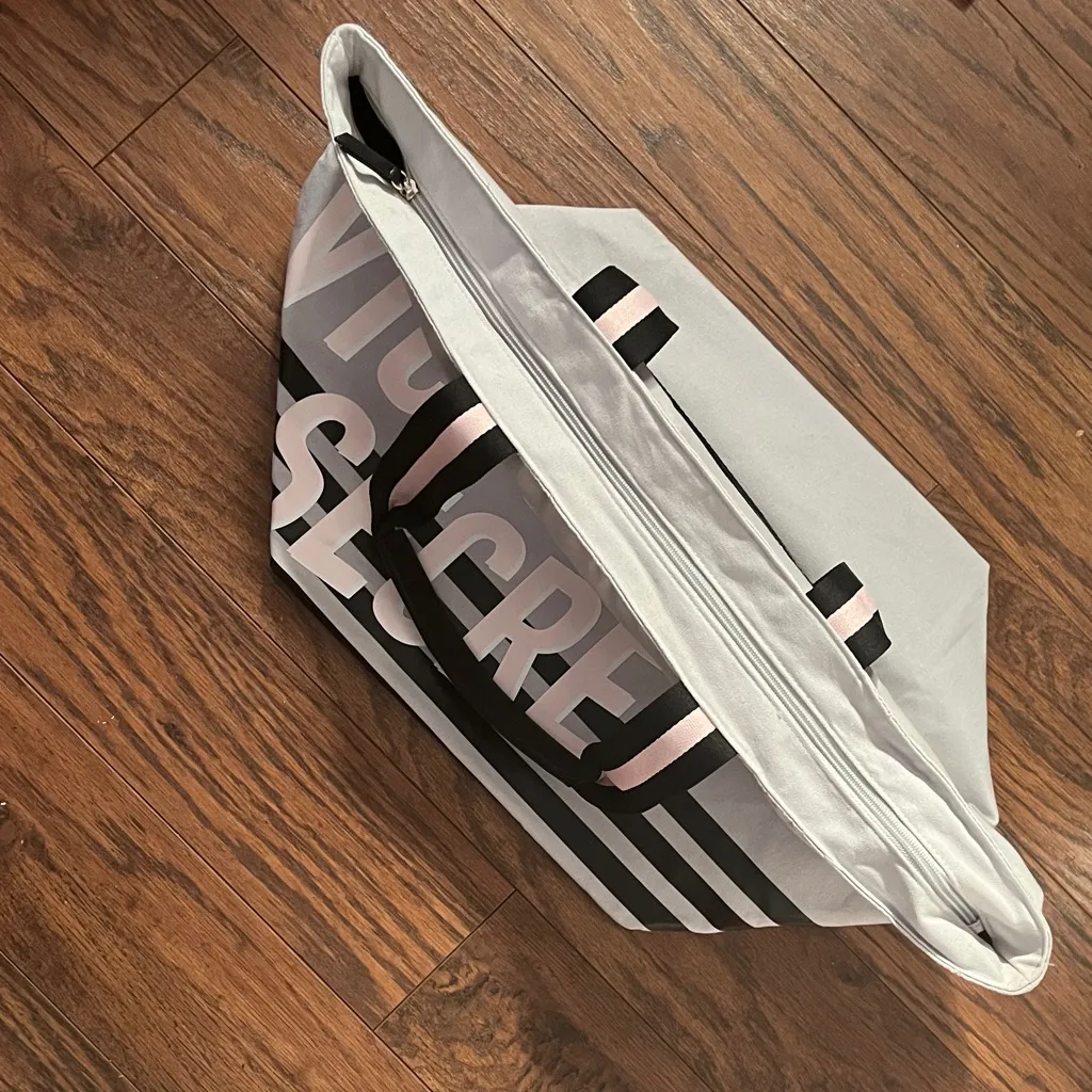 Victoria's Secret 2018 Limited Edition Striped Tote Weekender Beach Bag! NWOT - Image 12