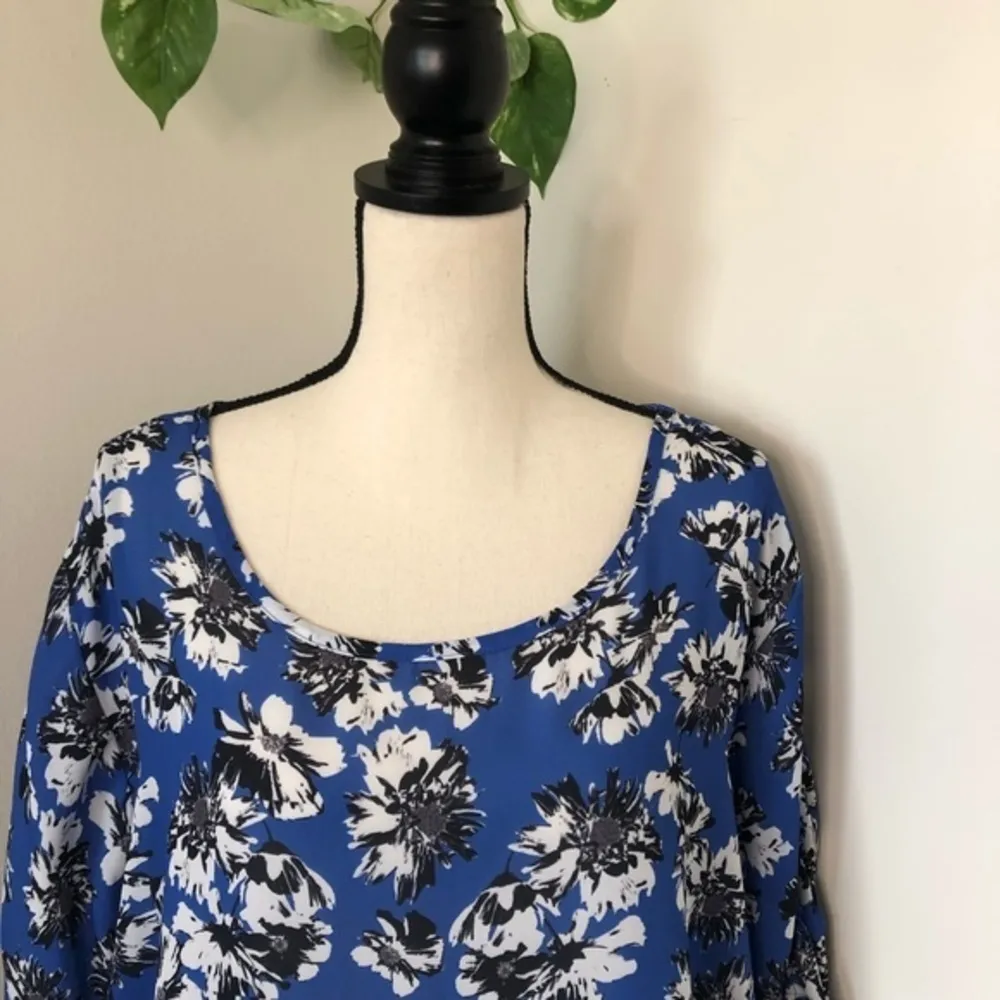 Nsr  Semi-Sheer Floral Blouse - Image 3