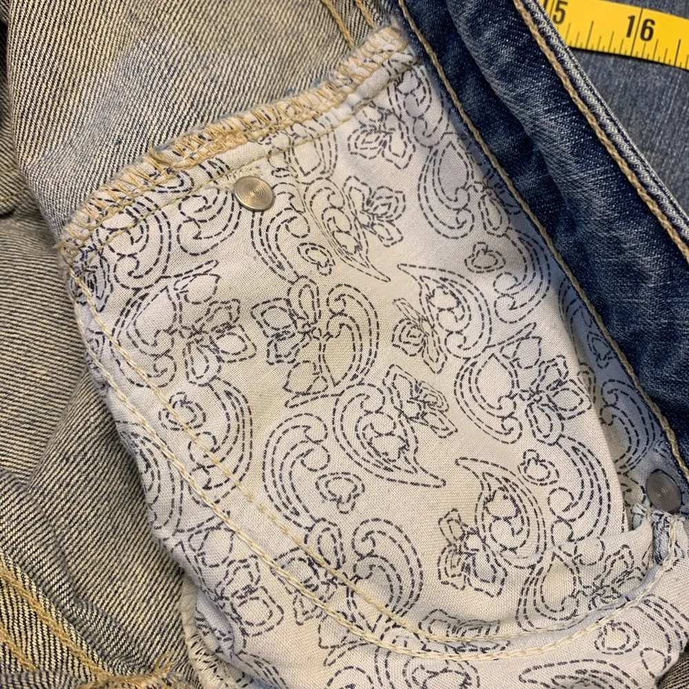 Aeropostale Distressed Crop Denim Capri Jeans - Image 12