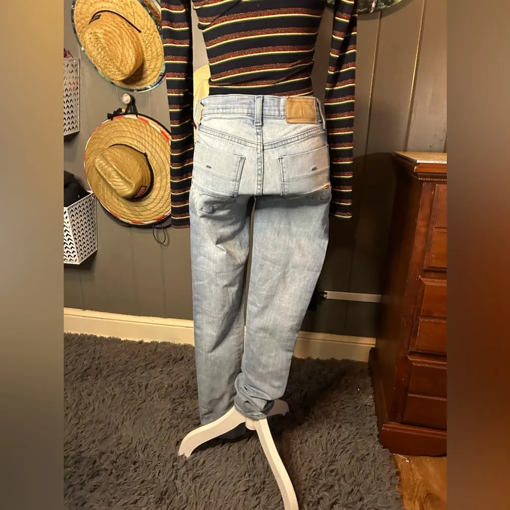 Tommy Hilfiger 28x32 Slim Tapered Jeans - Image 5