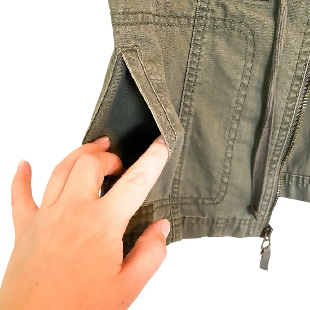 A New Day Olive Green Sleeveless Cargo Utility Zippered Vest Size Small - Image 7