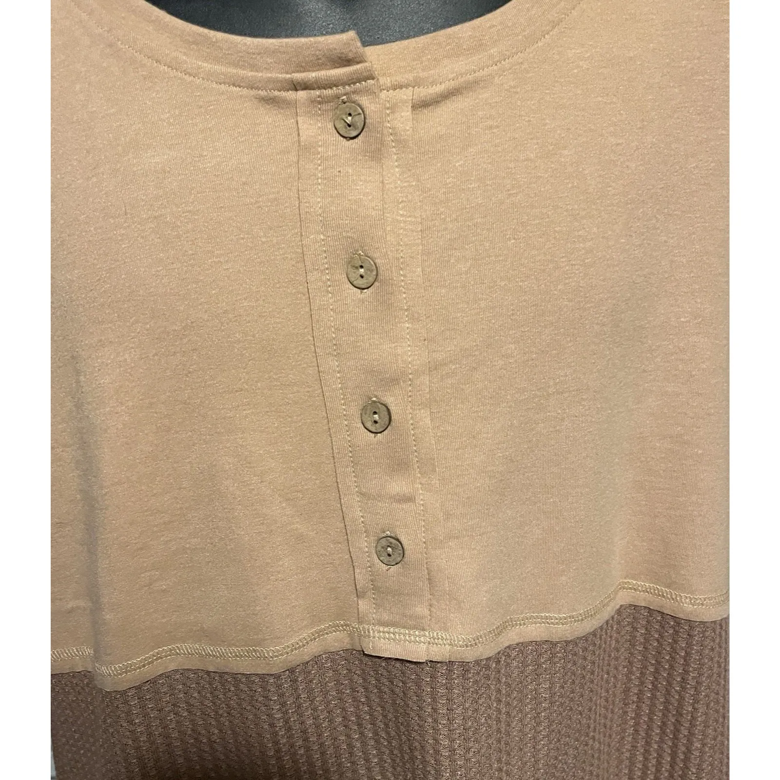 Dokotoo Waffel Knit Two Tone Henley Tunic Top Brown Tan Women's Size Medium NWT - Image 4