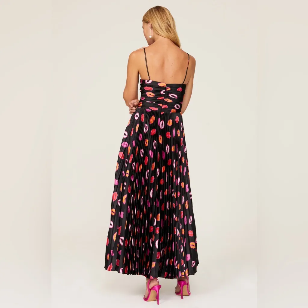 AMUR Afra Pleated Black Bisou Pink Red Lips Lip Kisses Midi Dress‎ - Image 2