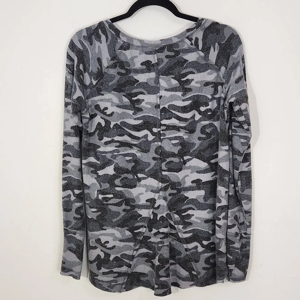 Michael Stars Gray Camo Knit Top Size Small Camouflage Long-sleeve Soft Knit Top - Image 4