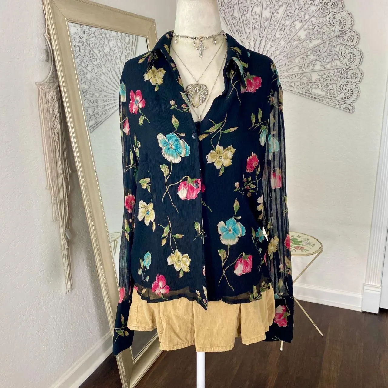 Early 2000's Romantic Whimsygoth Floral Black 100% Silk Button Up Blouse 10 / M - Image 3