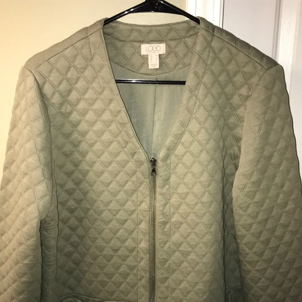 Women’s Green Quilted Jacket - Image 2