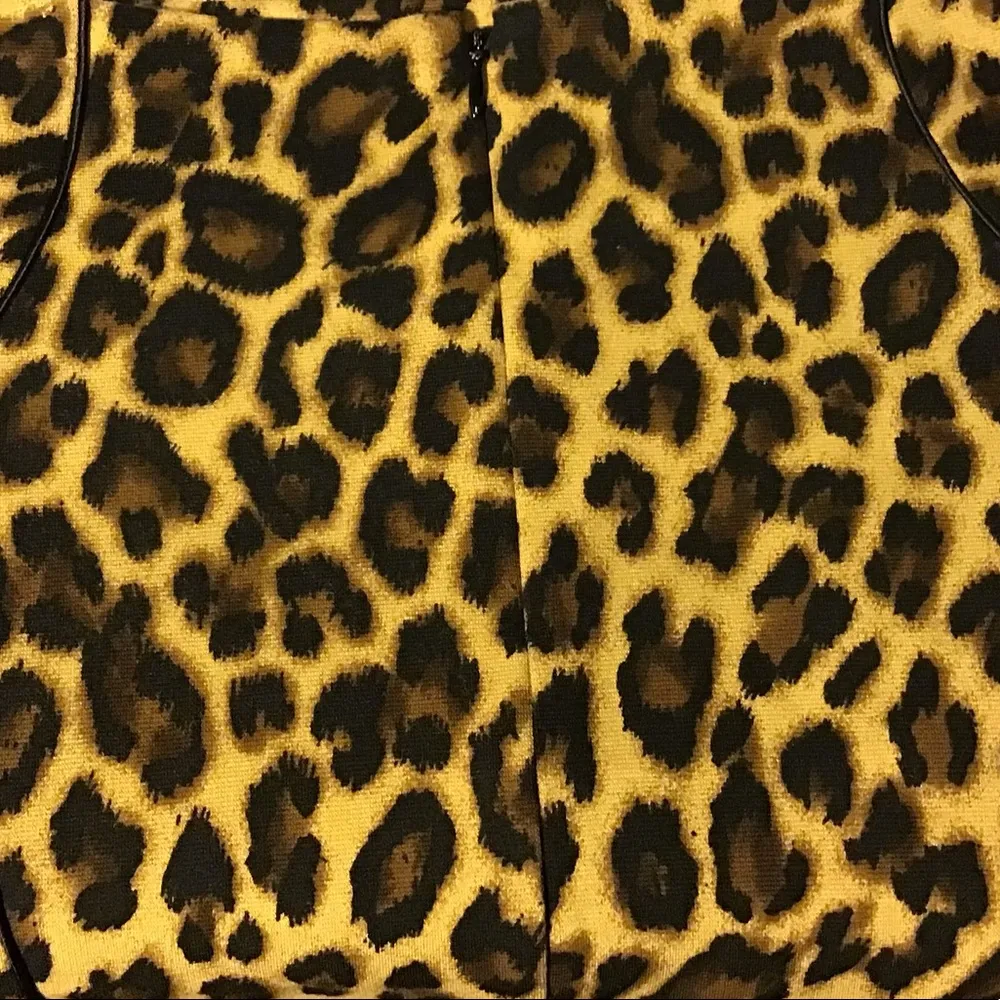 WD. NY Animal Print Mini Pencil Skirt NWOT! - Image 3