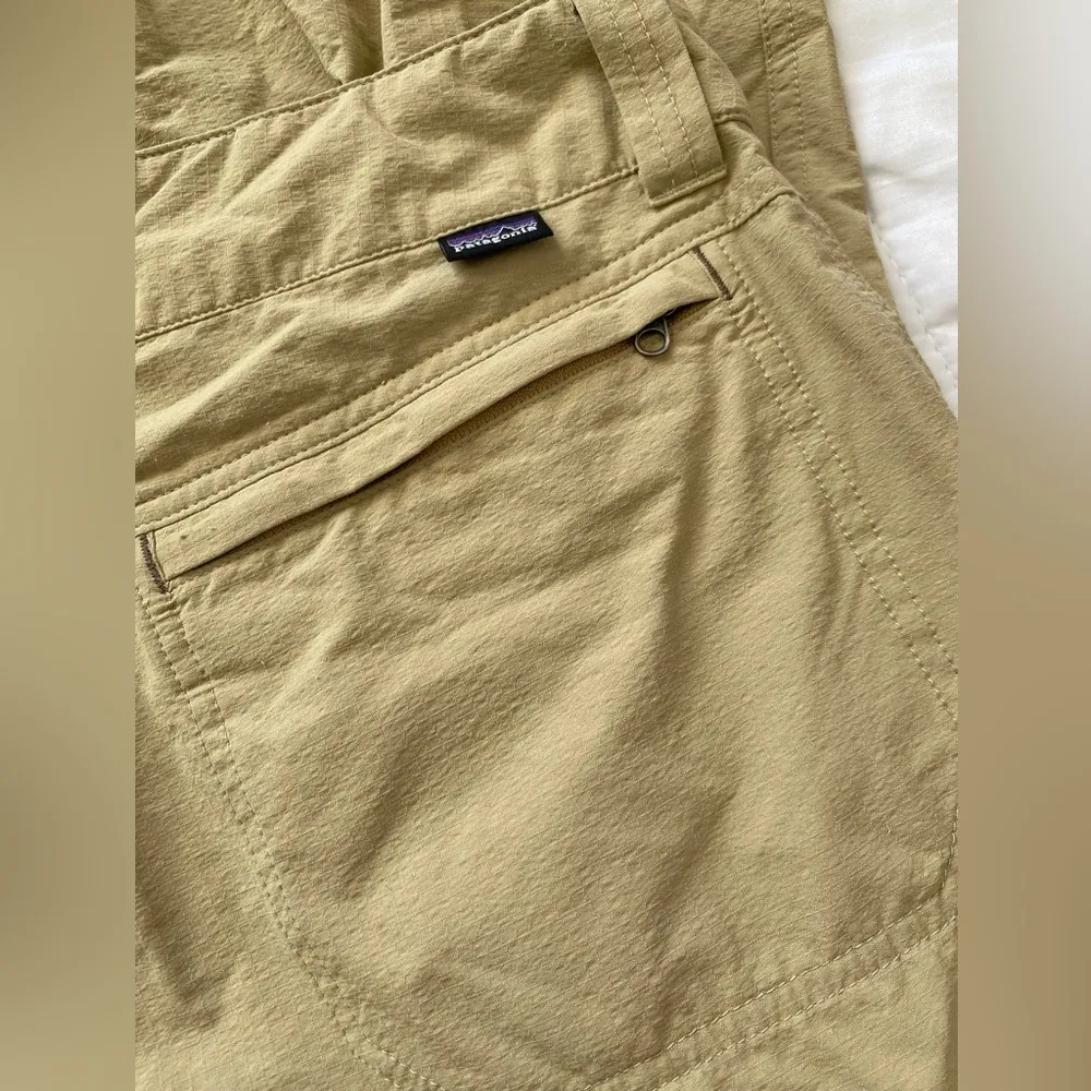 Patagonia Womens  khaki jeans - Image 3