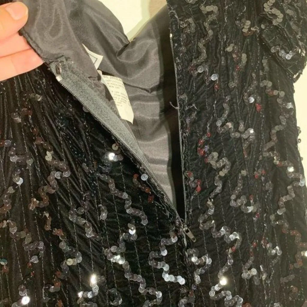Vintage Zum Zum Black Dress Size Small Velvet Sequin Metallic Short Sleeves - Image 4