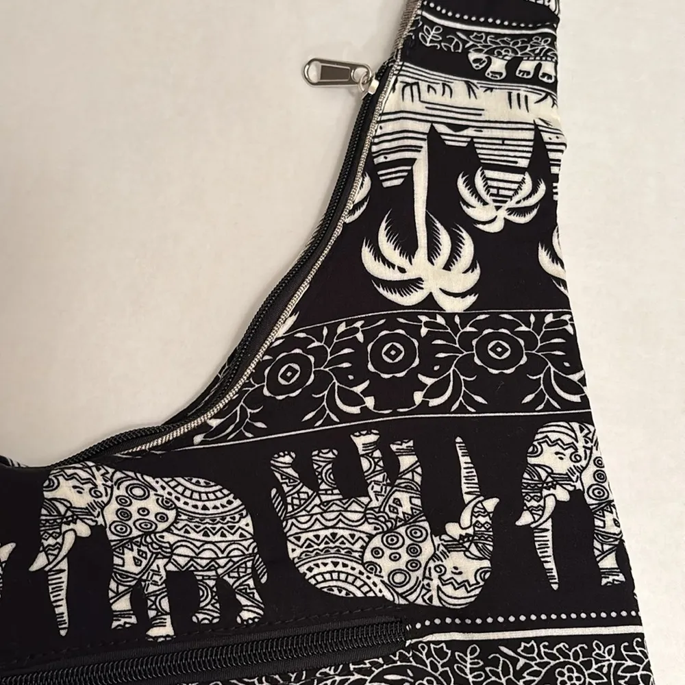 ELEPHANT AND PALM TREE BOHO SLING CROSSBODY BLACK AND WHITE COTTON NO BRAND - Image 3