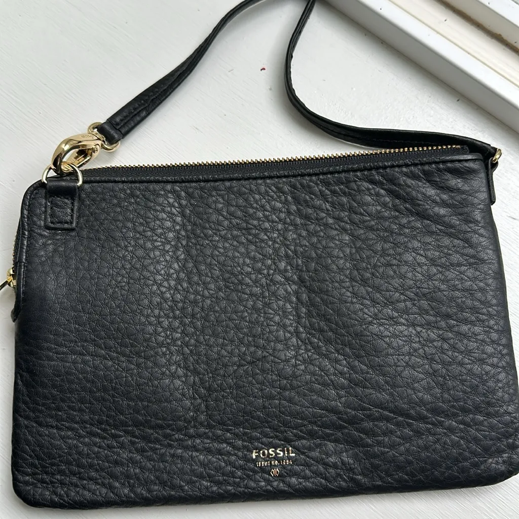 - NWT , Fossil , wallet wristlet WITH coin purse. 
Leather - Image 4