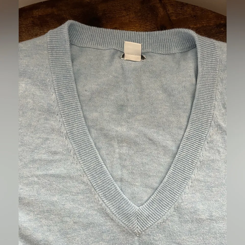 J. Crew | womens v-neck sweater. Size: L - Image 2