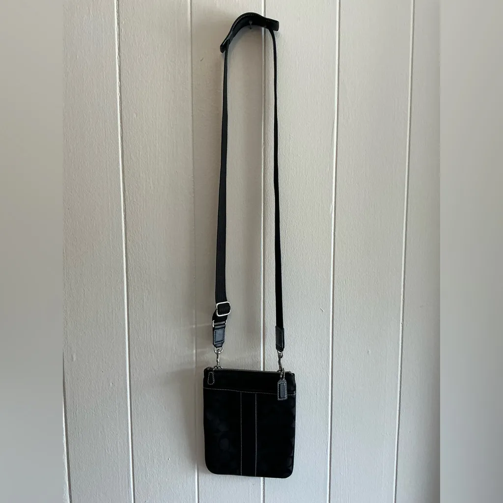 A rare HTF Classic Crossbody Vintage C Print Coach Handbag Bag - Image 2