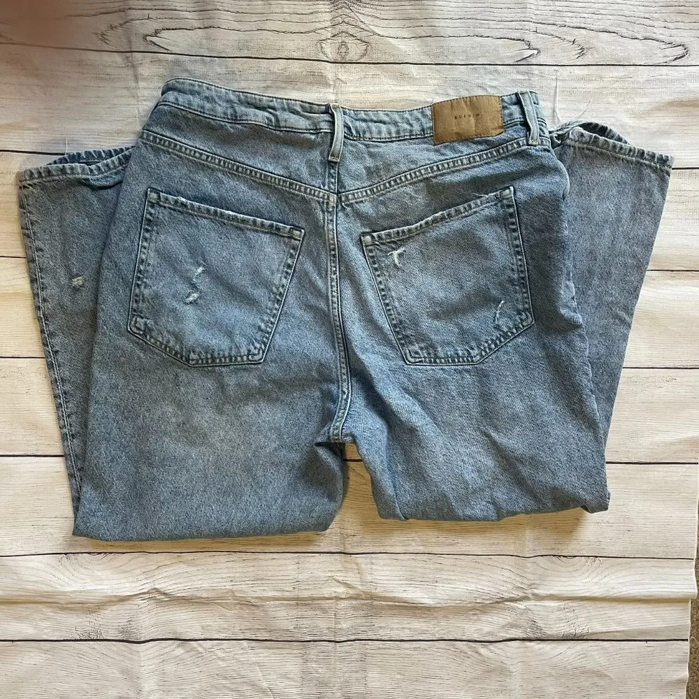 H&M Ultra High Waist Mom Jeans - Image 3