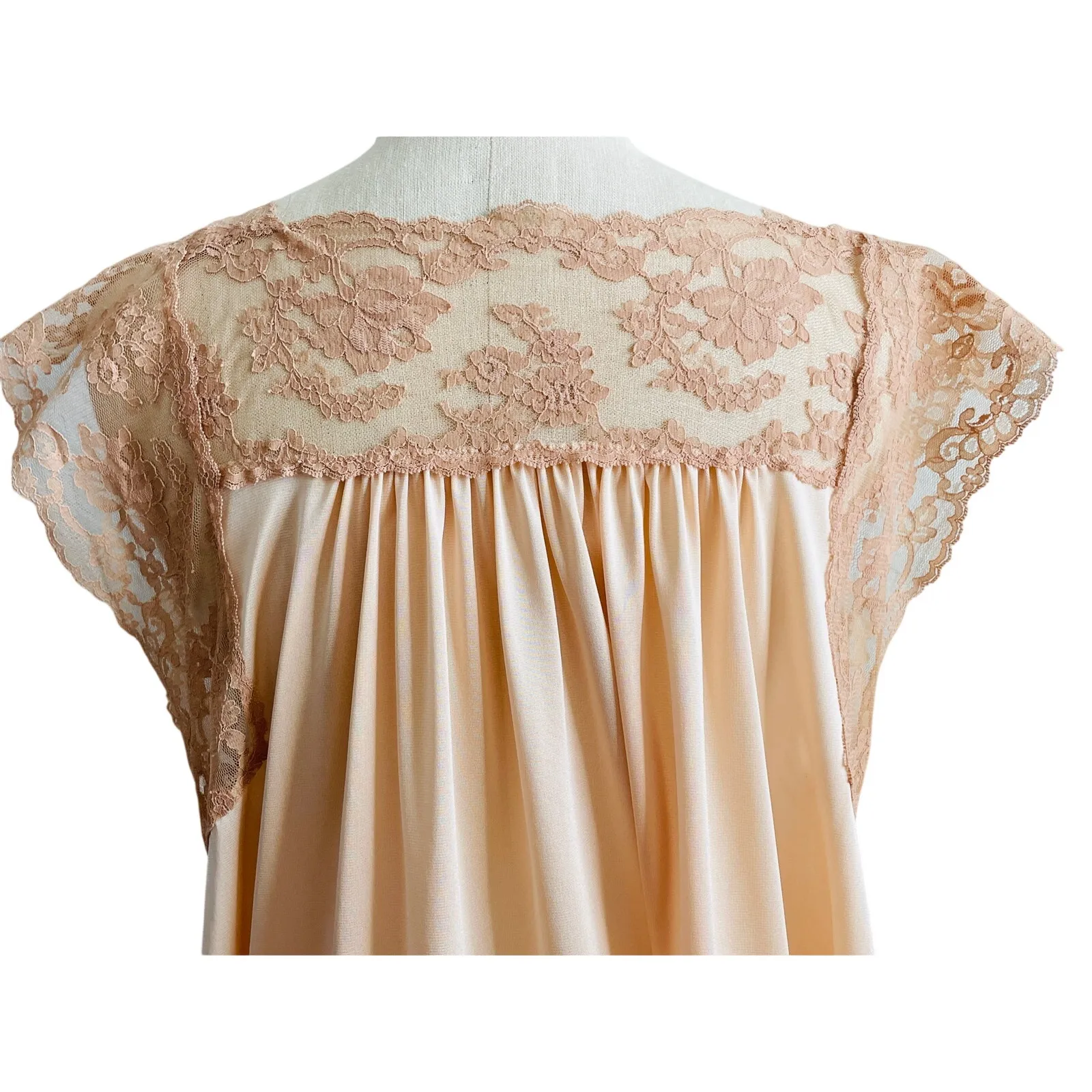 Vintage Lingerie Peach Lace Gown Robe Long Fair Condition Size undefined - Image 3