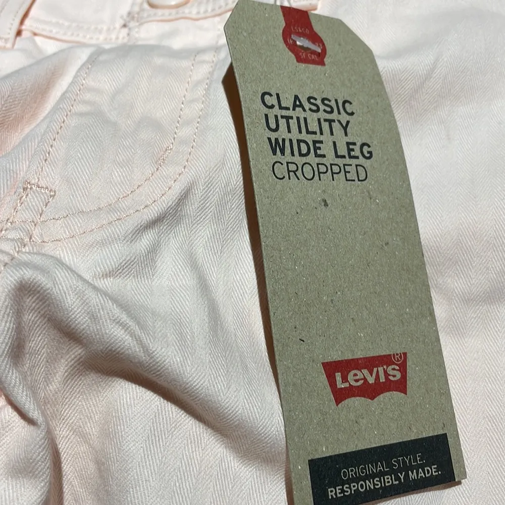 NWT Levi's  Classic Utility Cropped Wide Leg Pants PINK SZ-6 - Image 5