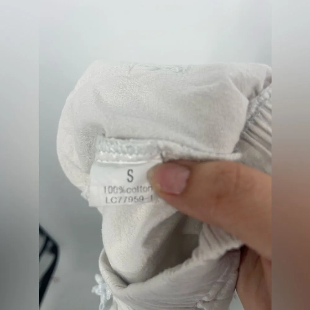 White Womans shorts‎ size small please see flaw stain in pic - Image 2