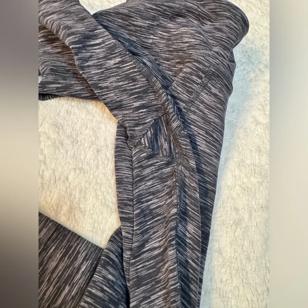 ALO Cropped Yoga Leggings 13” Waist - Image 5