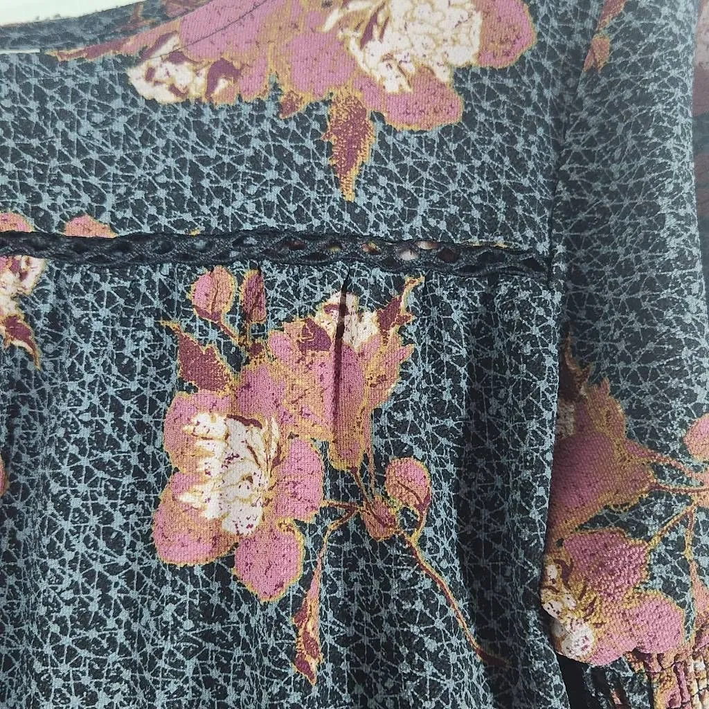 Knox Rose Gray and Pink Floral Print Peasant Blouse Size Medium Boho Floral Top - Image 6