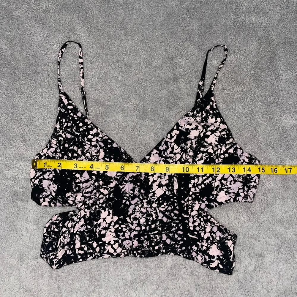 crop top size medium - Image 4