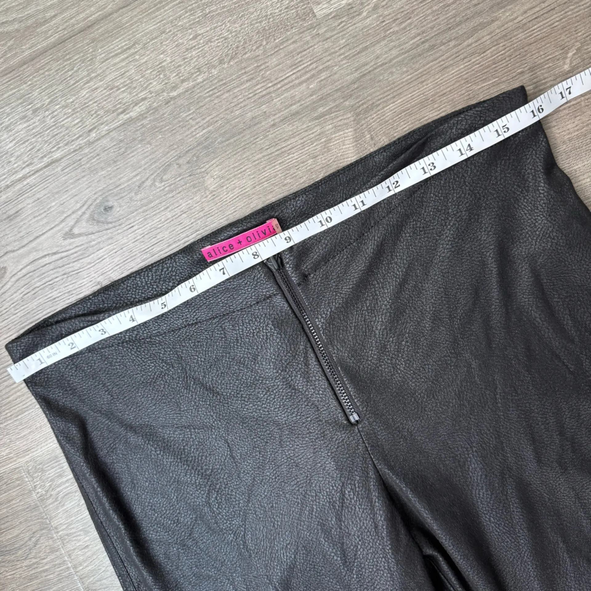 alice + olivia Women's Faux Leather Black Print Leggings Pant Size 12 Zip Casual - Image 8