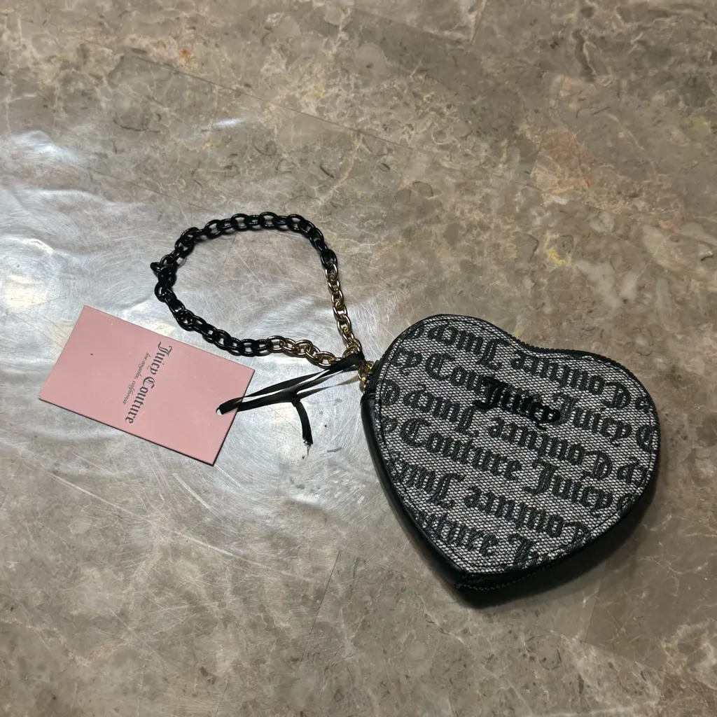 New Juicy Couture heart-shaped wristlet coin purse in black.
New with tags - Image 3
