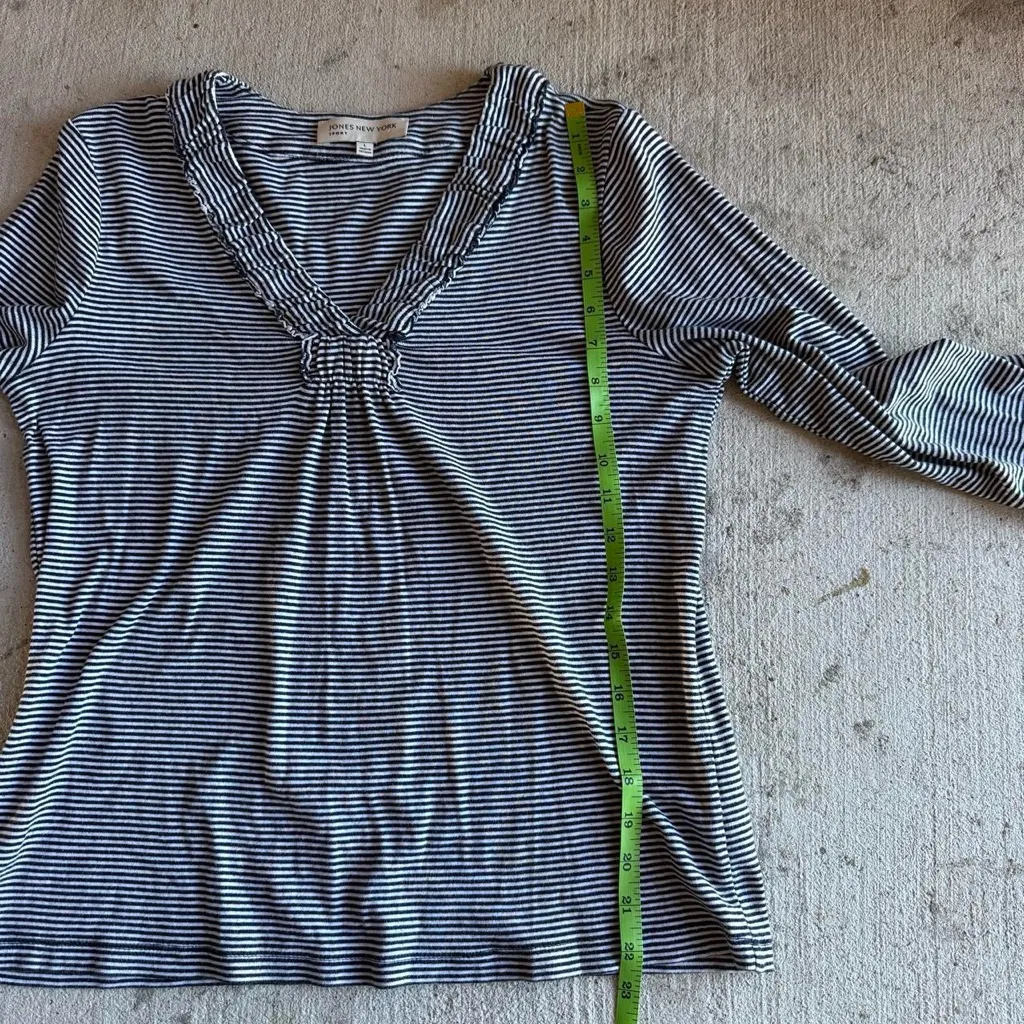 Jones New York Black and White Striped Long Sleeve Top - Image 5