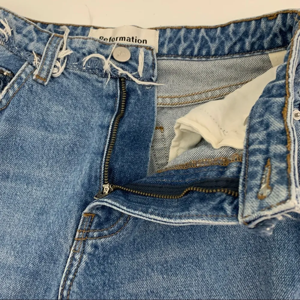 Reformation Cropped Cigarette Distressed in Savu Wash Jeans Size 25 - Image 5