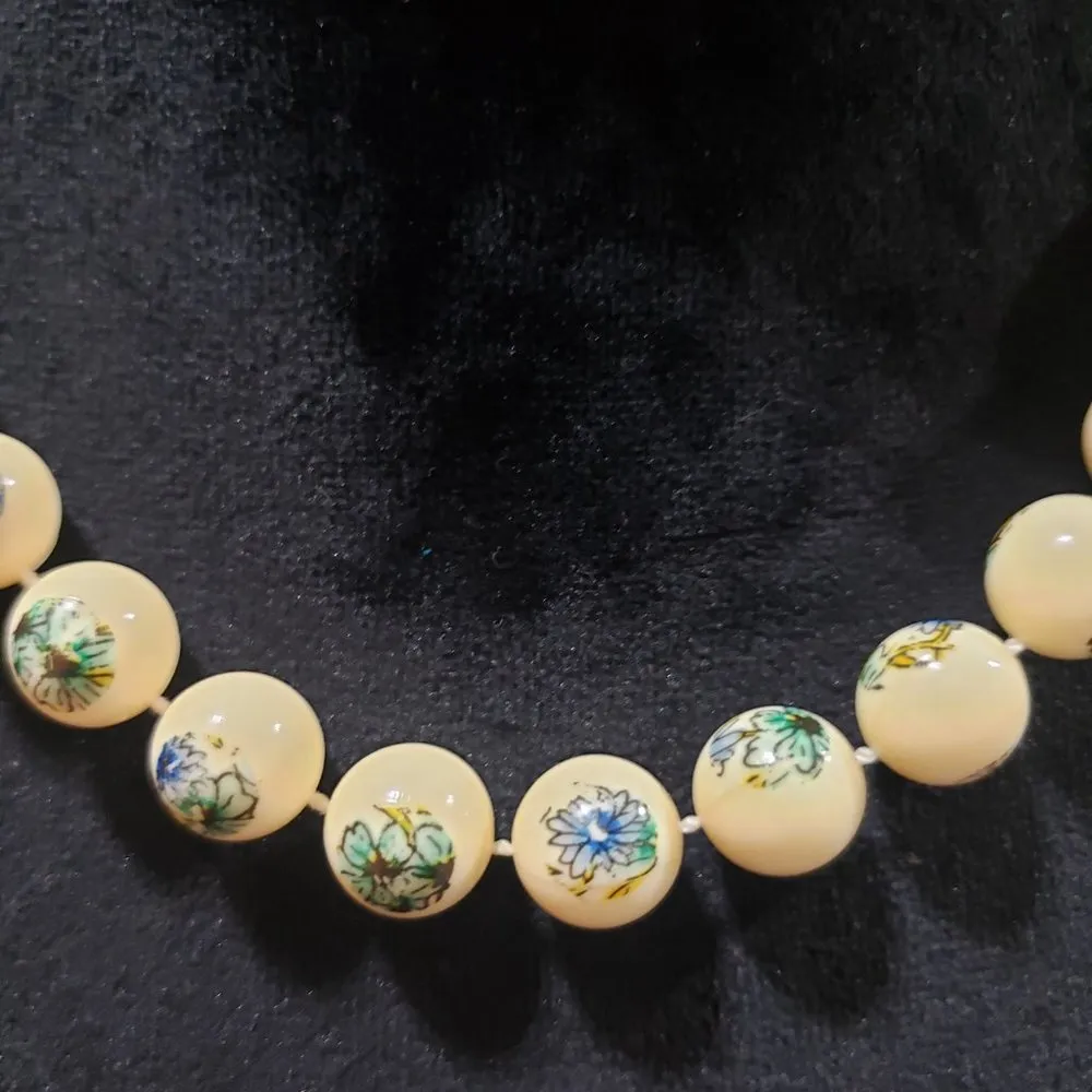 Women's Vintage Super Cute Cream Color Beads with Blue Flowers Choker Necklace - Image 4