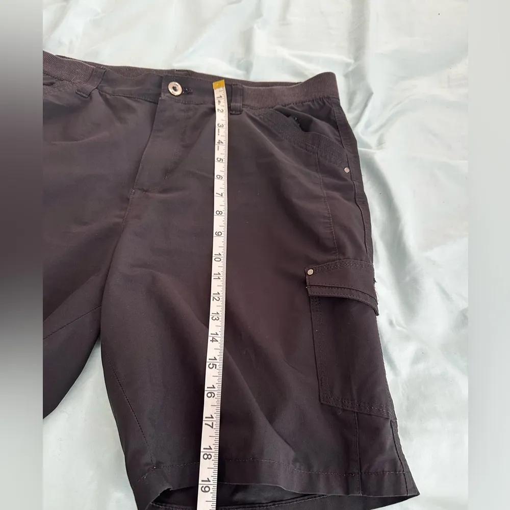 Lee Women’s regular fit 14M Black Canvas Cargo Shorts. Lightweight. Stretch. - Image 4