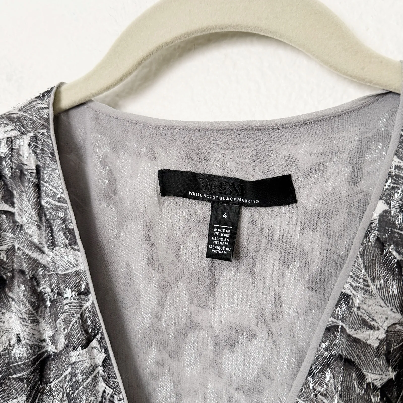 [White House Black Market] Silver Feather Print Surplice Long Sleeve Blouse Sz 4 - Image 10